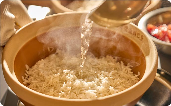 生米现做煲仔饭